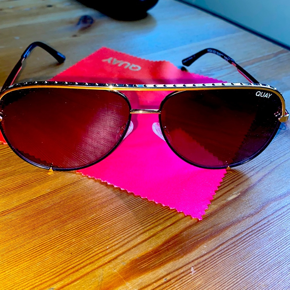 Quay sunglasses - High Key Rivet (GOLD/PURPLE)